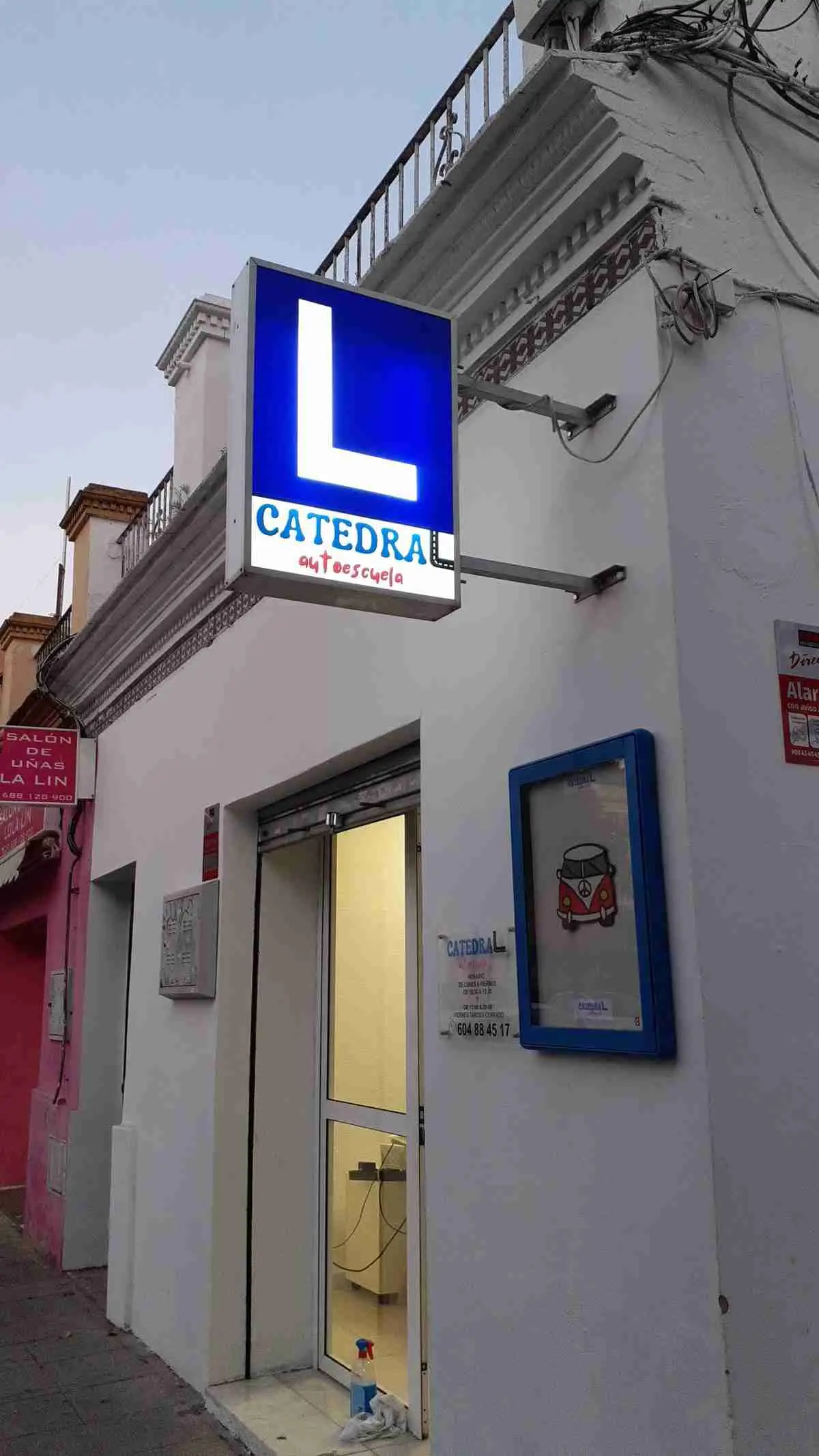 Fotos de Autoescuela CatedraL, Avenida Pino Montano (San Felipe Neri), Avenida de Pino Montano, Santa Justa y Rufina-Parque de Miraflores, Distrito Macarena, Sevilla, Andalucía, 41008, España